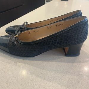 Salvatore Ferragamo | Vara Mini Bow Pumps 5.5 B